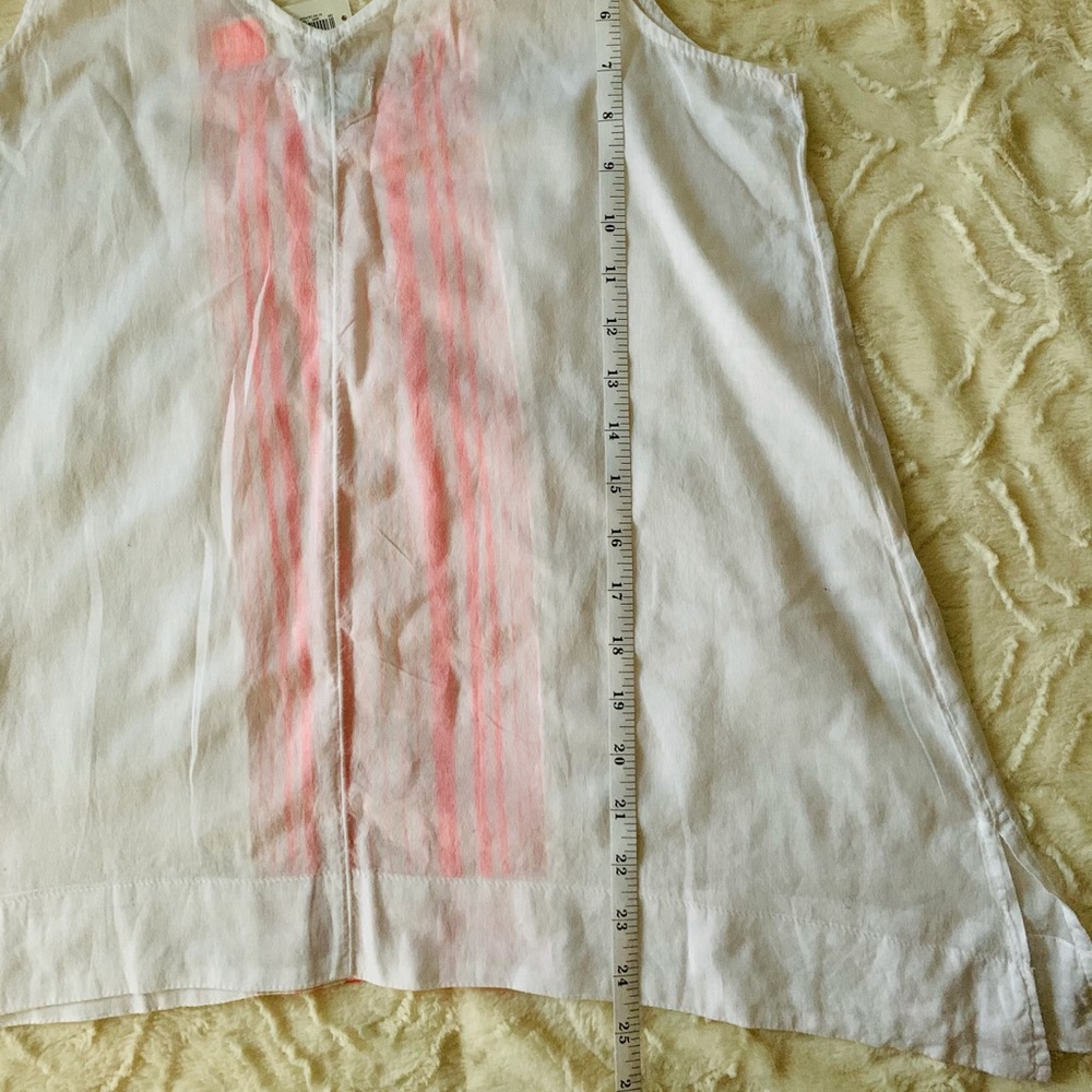 NWT Loose Fit V Neck Tank Top - Picture 3 of 6